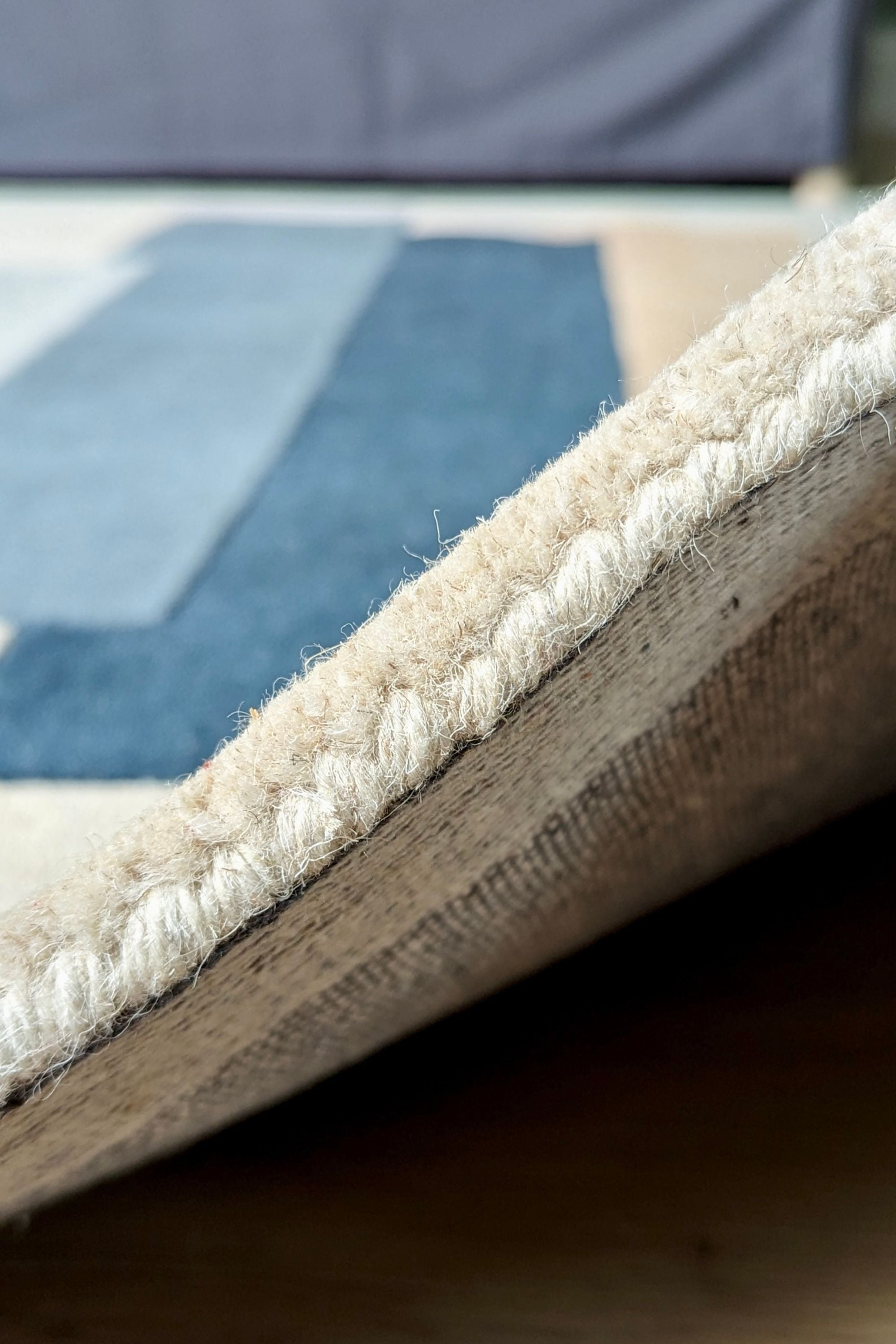 Geometric wool rug featuring a multicolour pattern