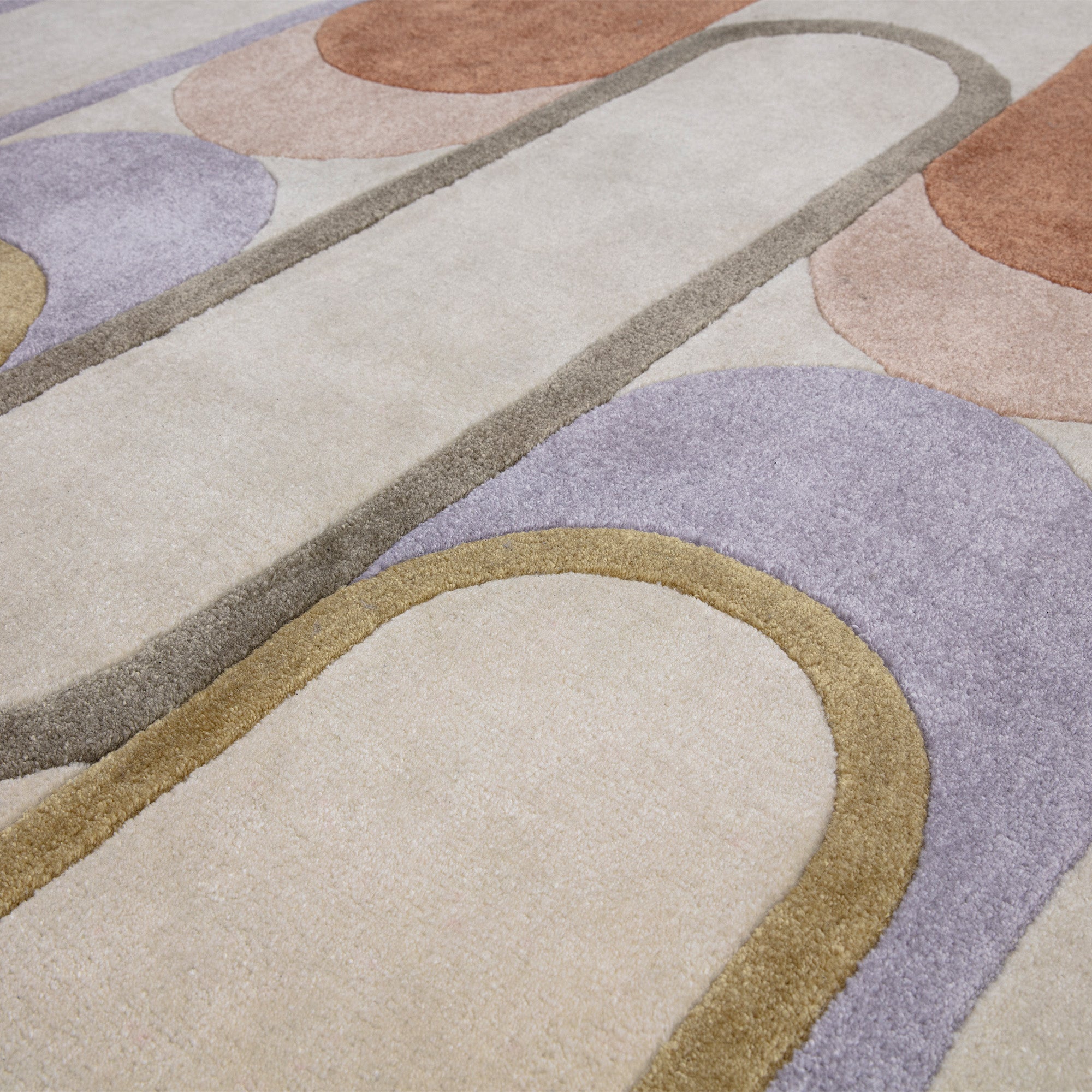 Multicolour retro rug with linear and circle pattern