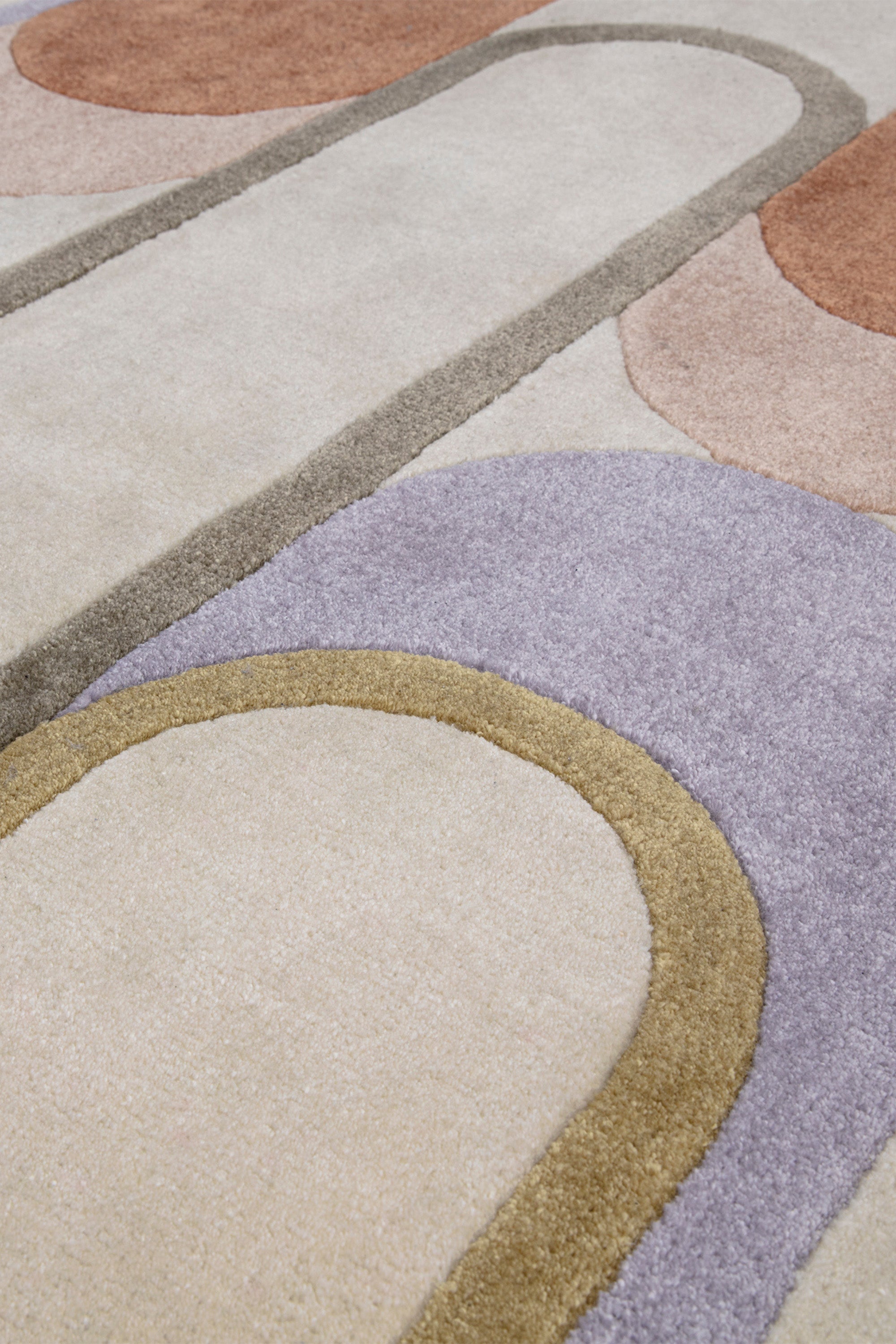 Multicolour retro rug with linear and circle pattern