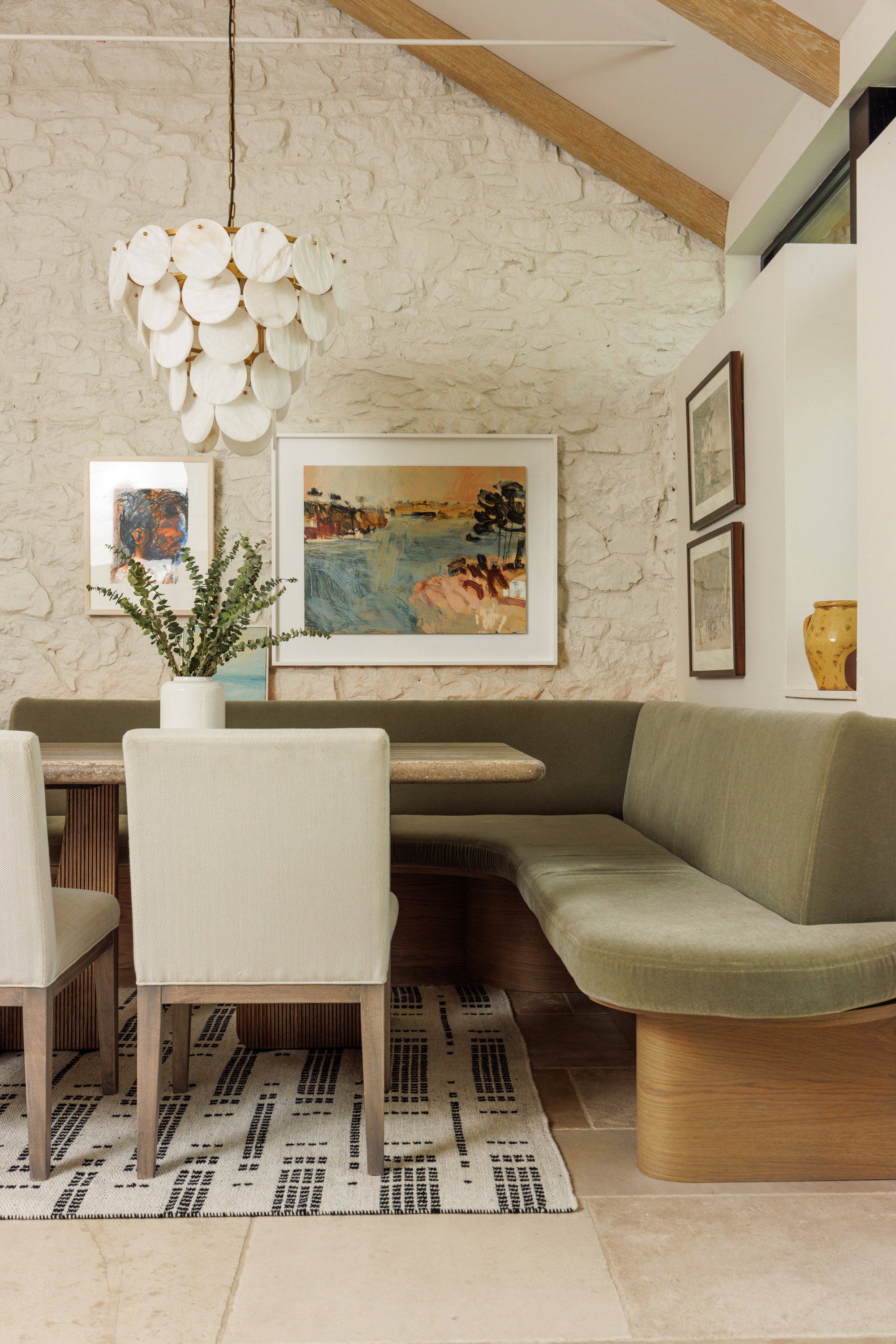 White wool and cotton rug with a black geometric pattern inspired by the Manhattan skyline at night placed under a dining table
