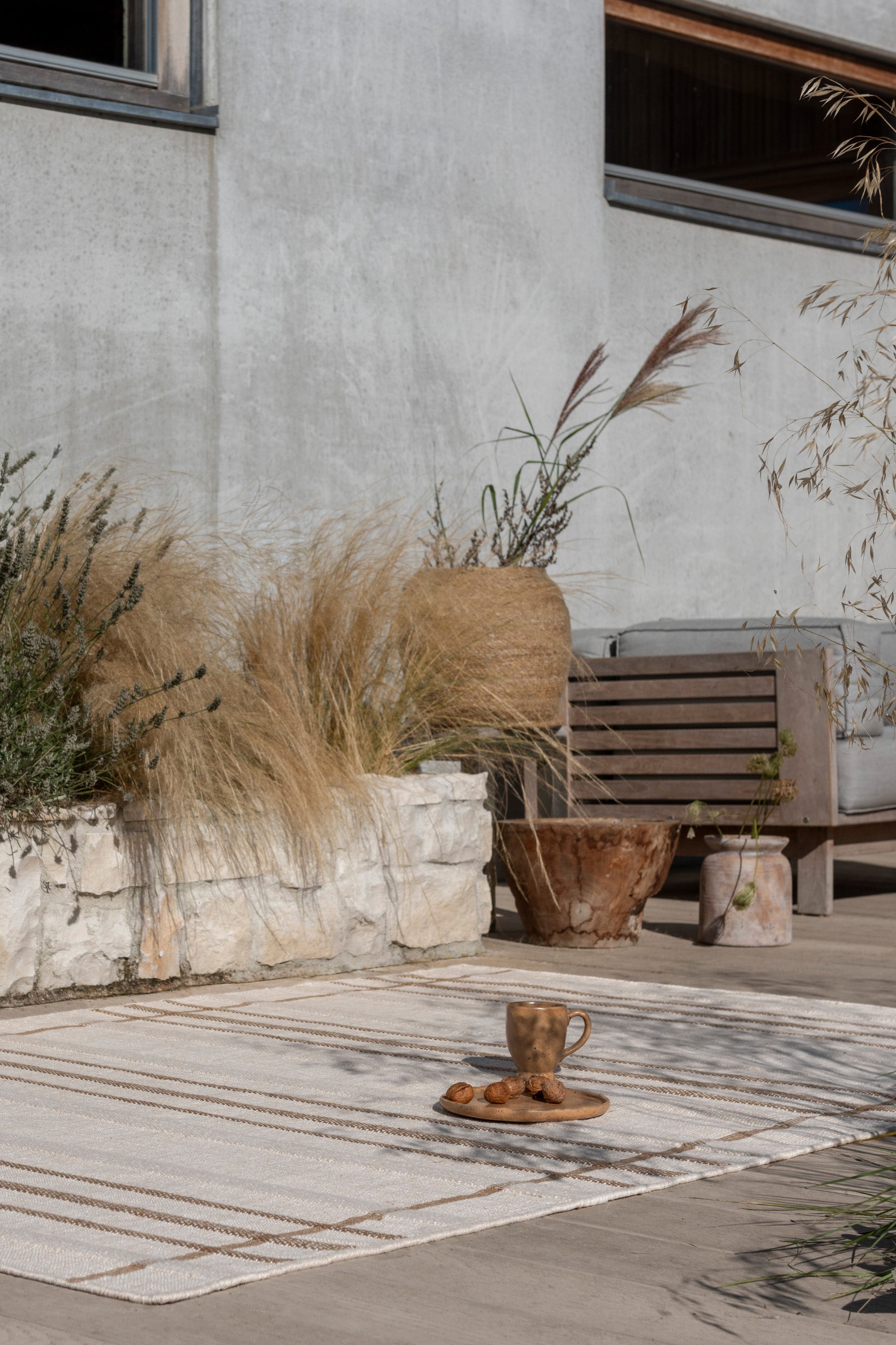 Modern beige geometric rug brown pattern