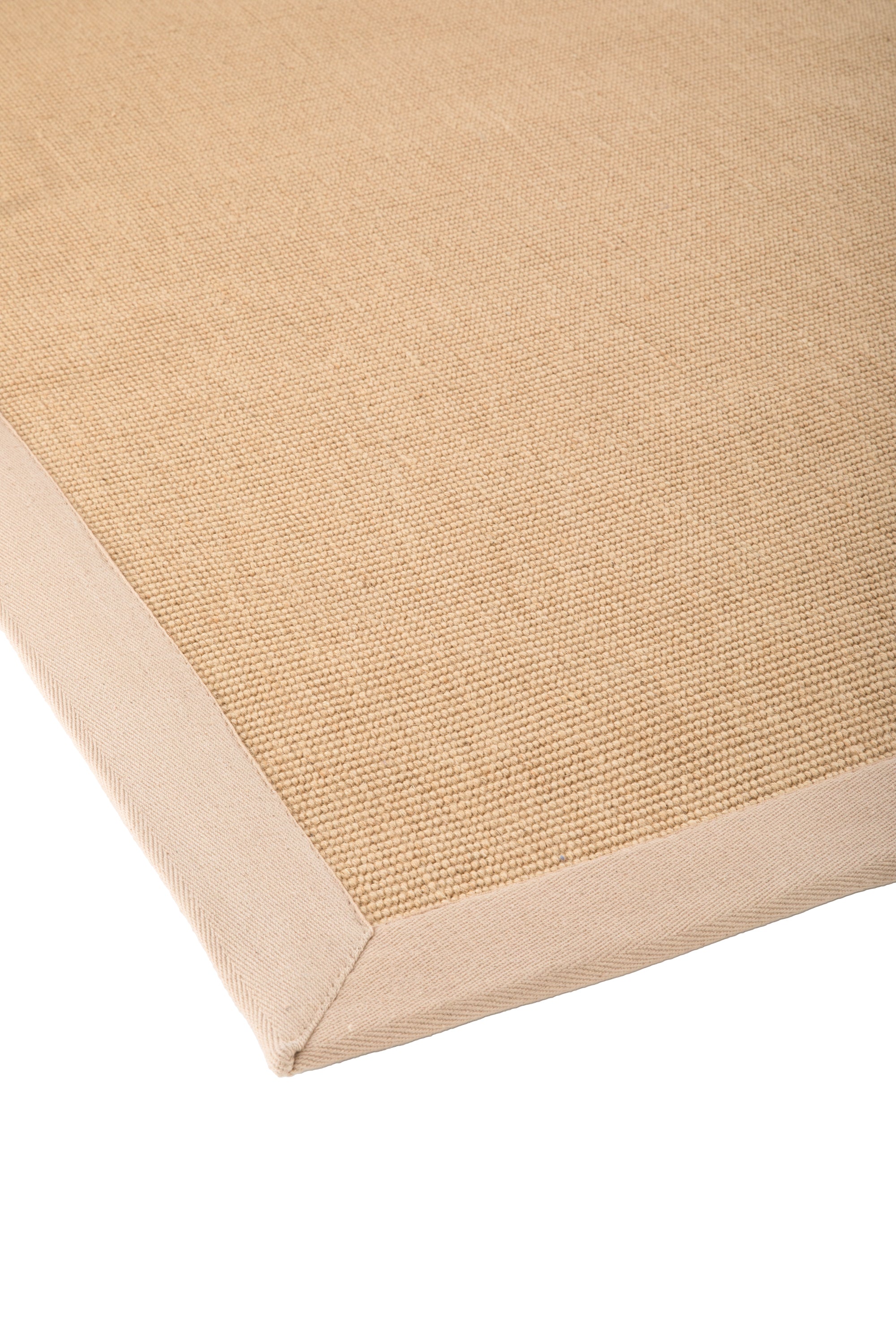 Sisal rug with beige linen border