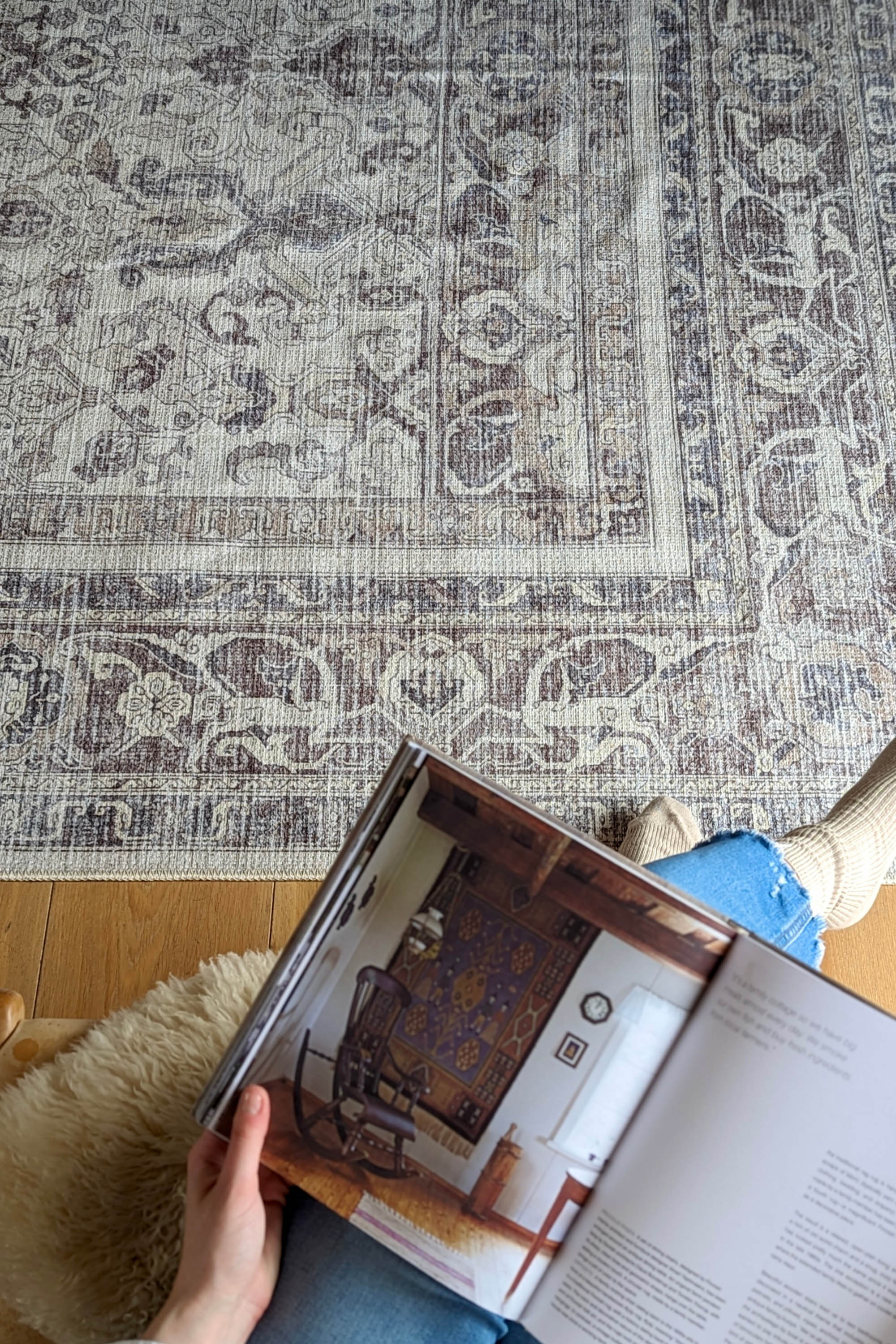 Bordered grey vintage style rug