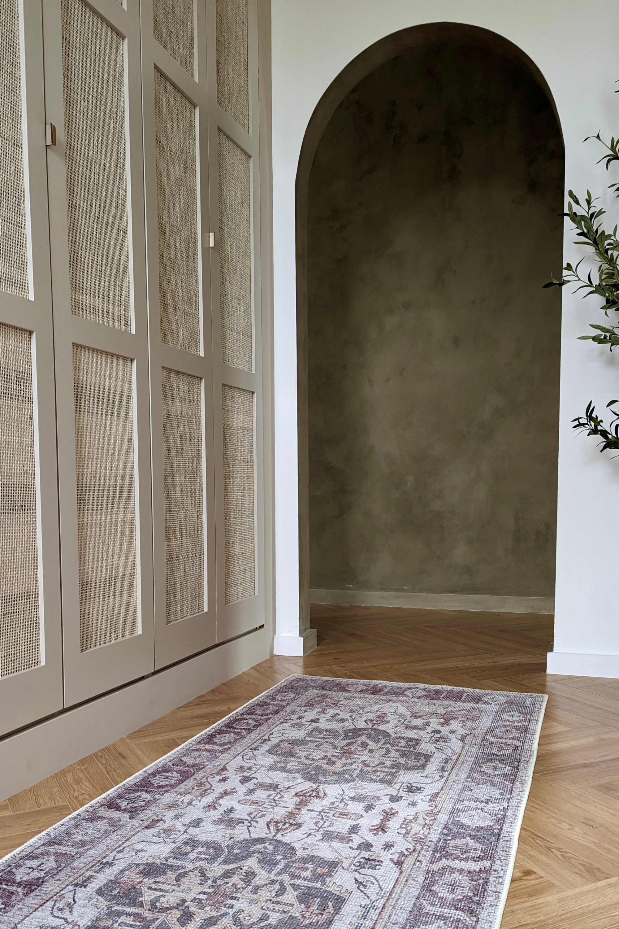 Bordered brown vintage style runner