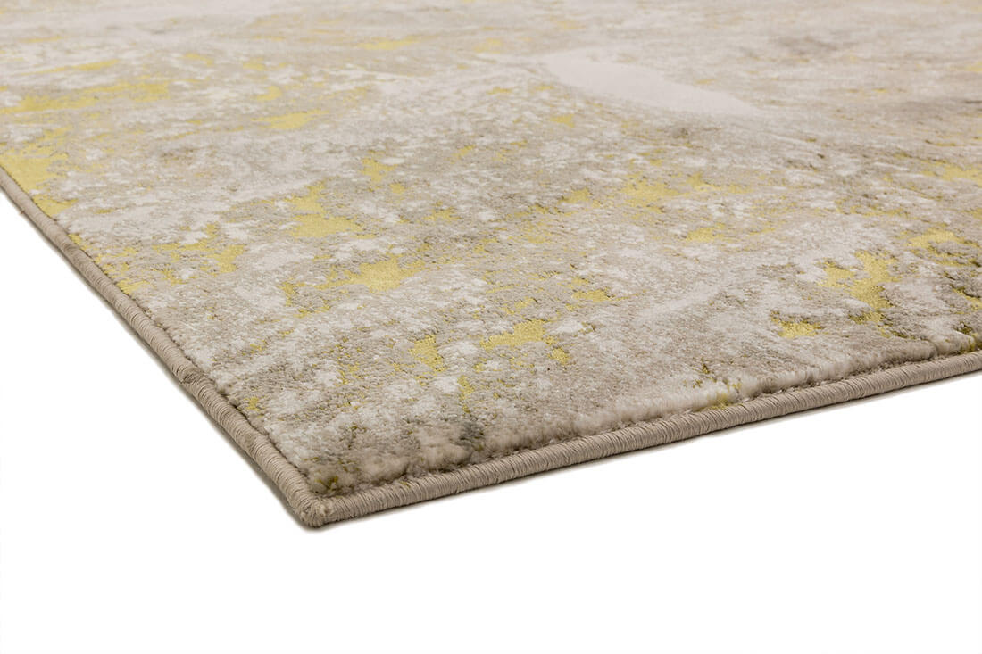 Polyester rug with marble design in gold and cream