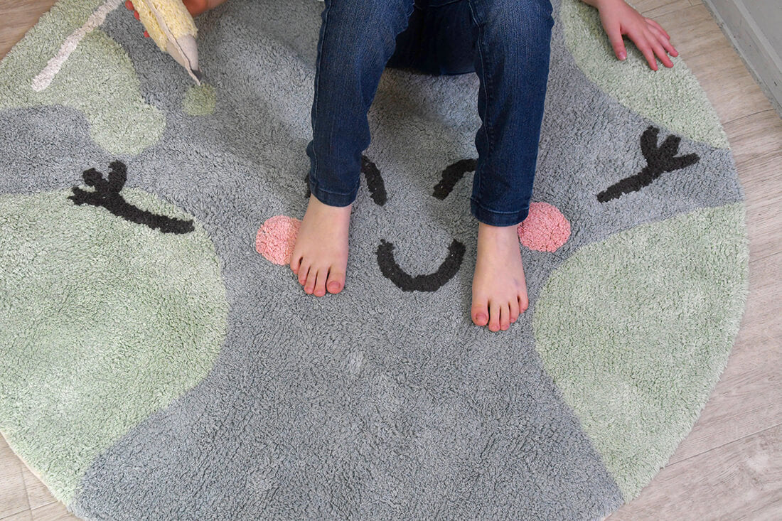 cotton tufted round rug shaped as a smiling globe