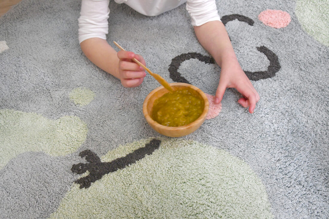cotton tufted round rug shaped as a smiling globe