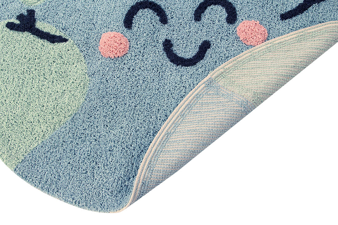 cotton tufted round rug shaped as a smiling globe