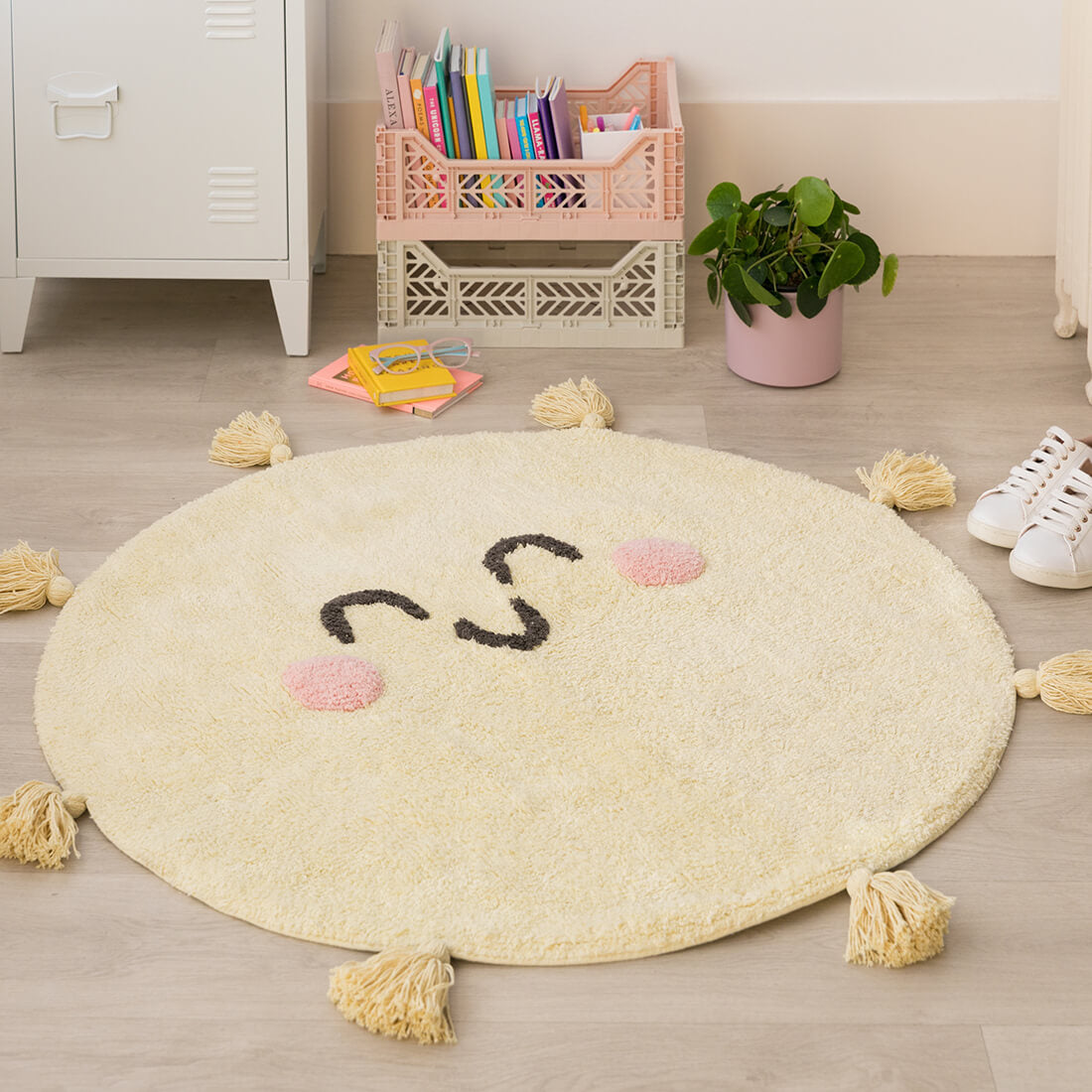 cotton tufted round rug shaped as a smiling sun