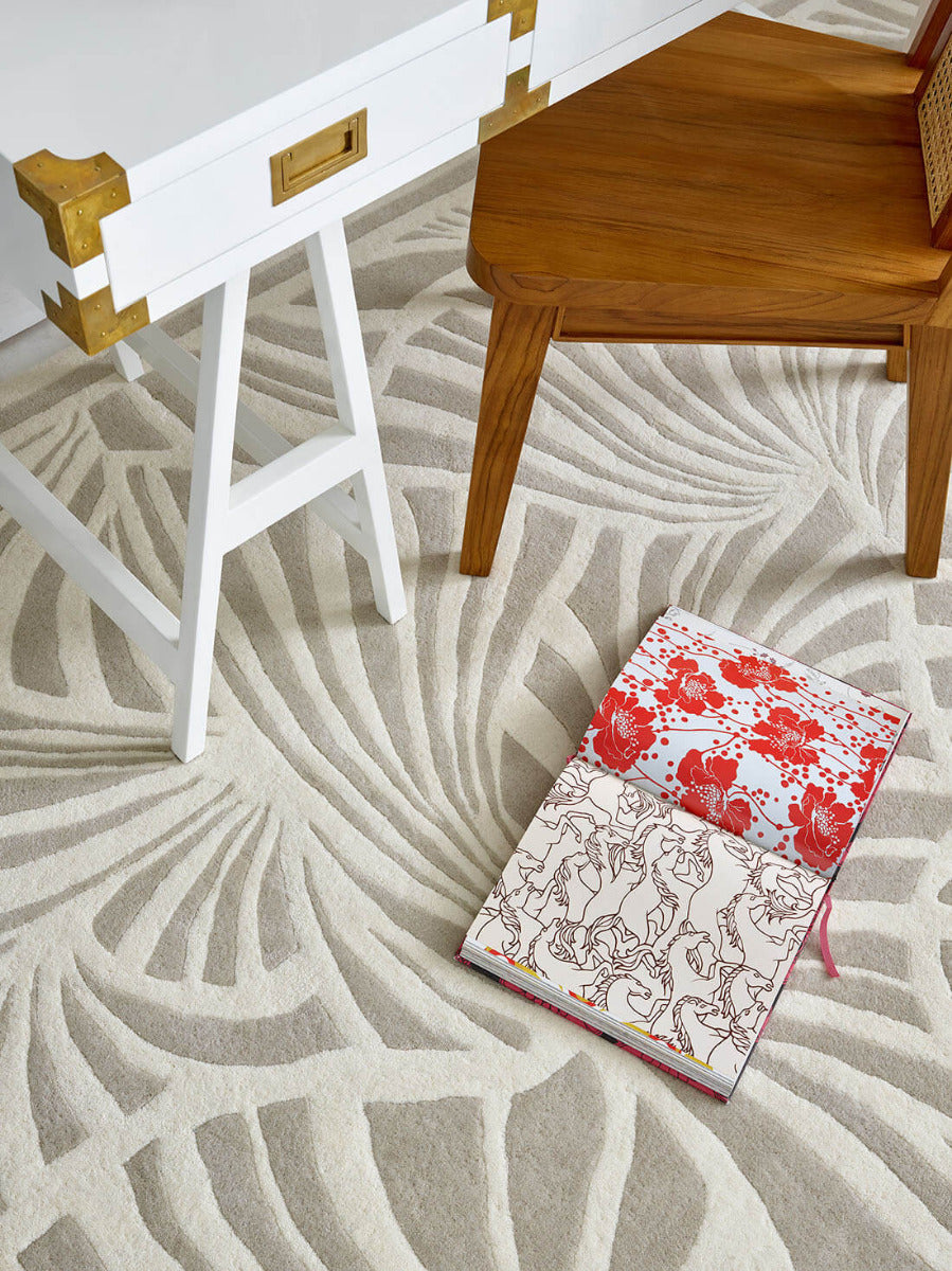 Cream and ivory contemporary floral wool rug