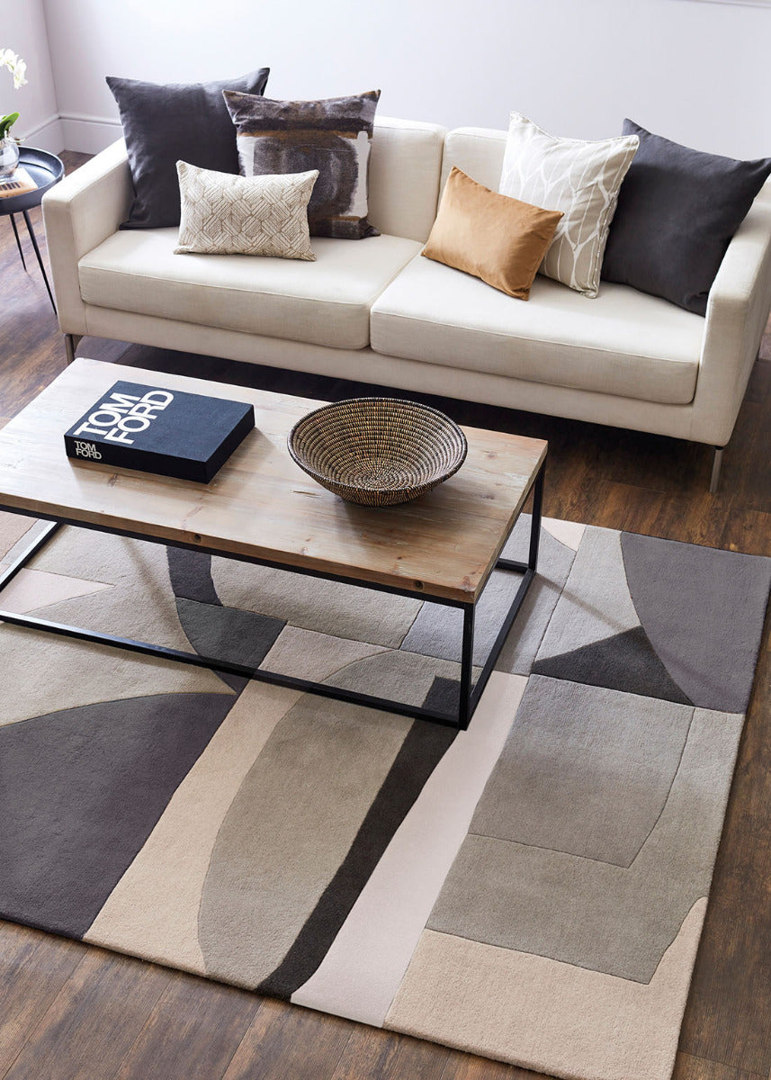 Harlequin rug with a grey abstract-geometric pattern