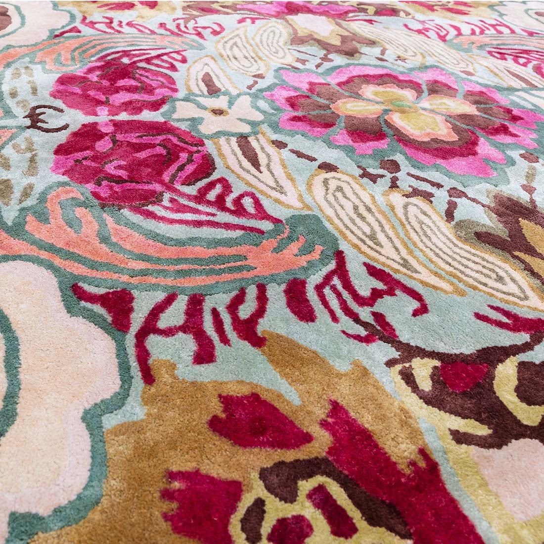multicolour handtufted modern rug in a floral design