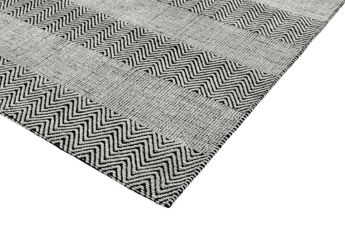 striped grey runner