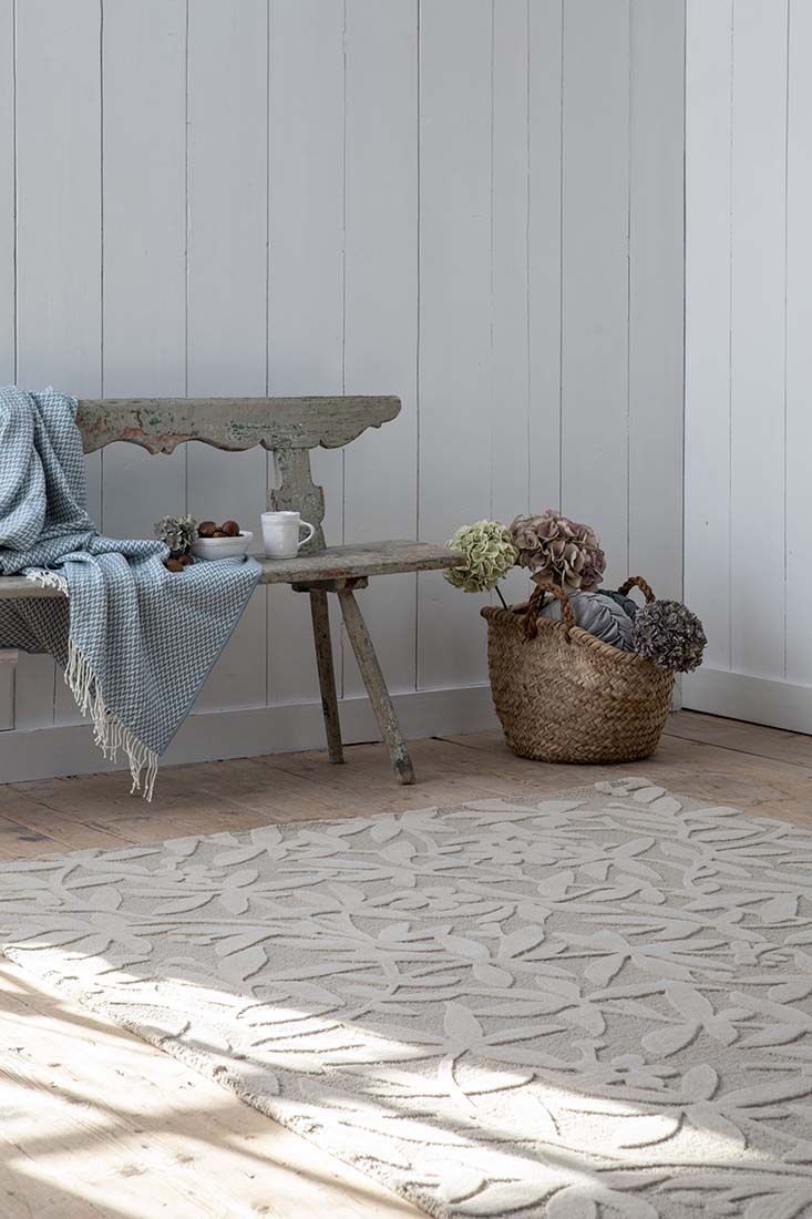 Beige wool rug with hand carved floral motifs