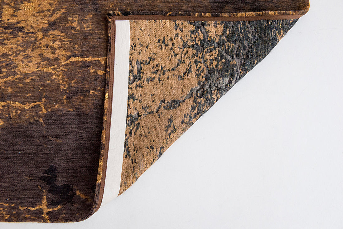 Flatweave rug with faded jagged abstract design in copper and charcoal