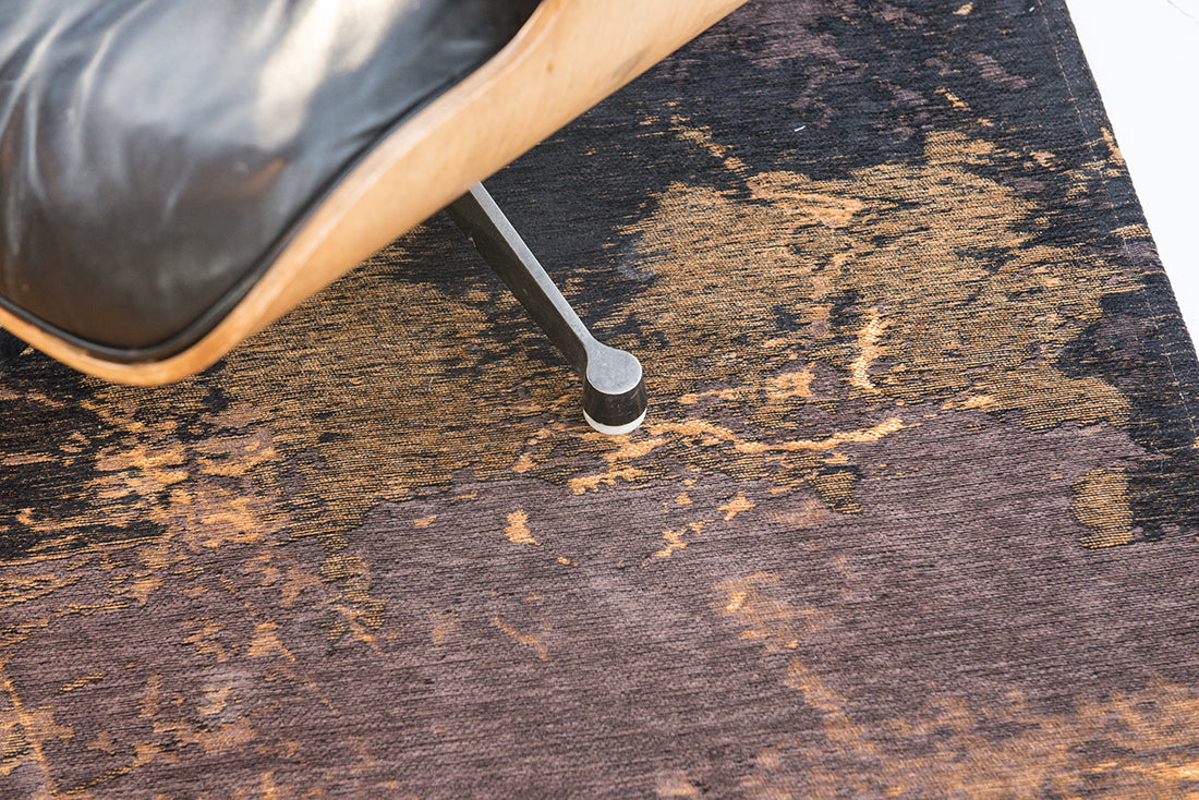 Flatweave rug with faded jagged abstract design in copper and charcoal