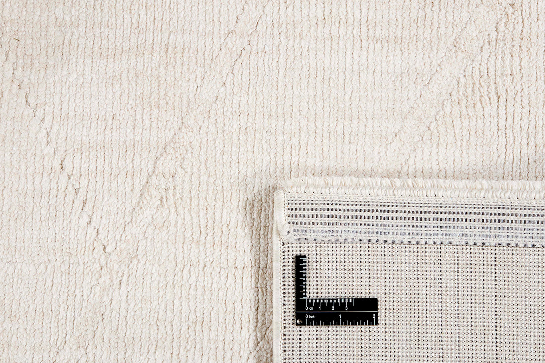 Cream rug with minimal geometric pattern