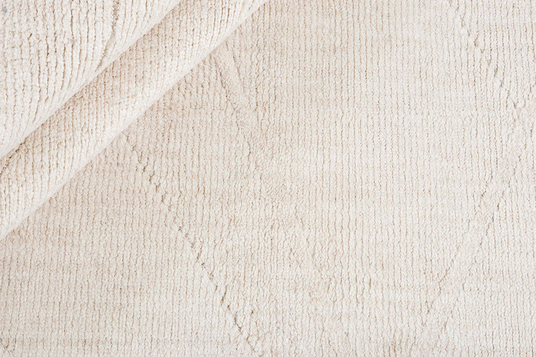 Cream rug with minimal geometric pattern