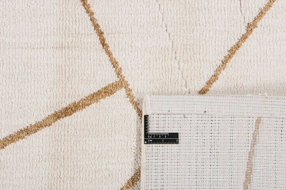 Cream rug with minimal gold geometric pattern