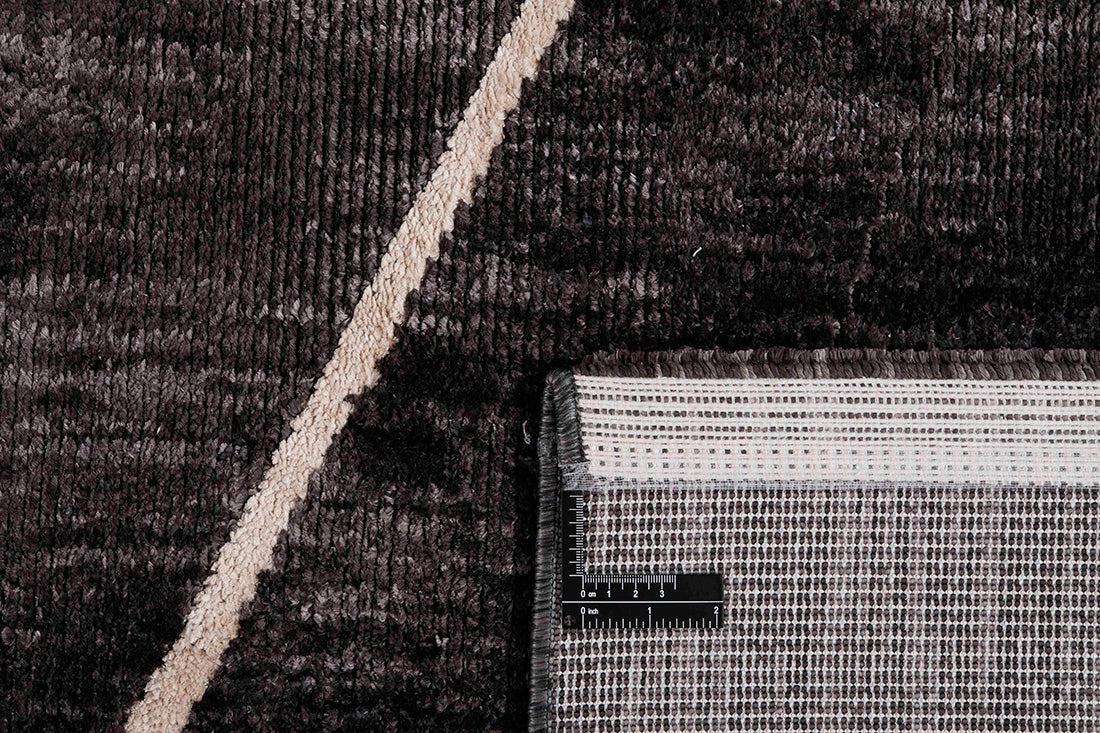 Black rug with minimal cream geometric pattern
