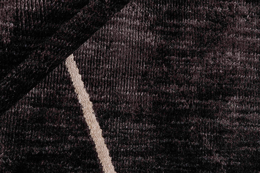 Black rug with minimal cream geometric pattern