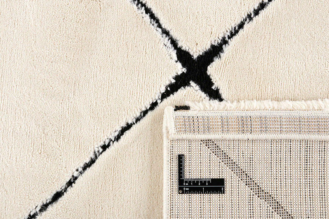 Plain cream Moroccan style rug with minimal diamond pattern