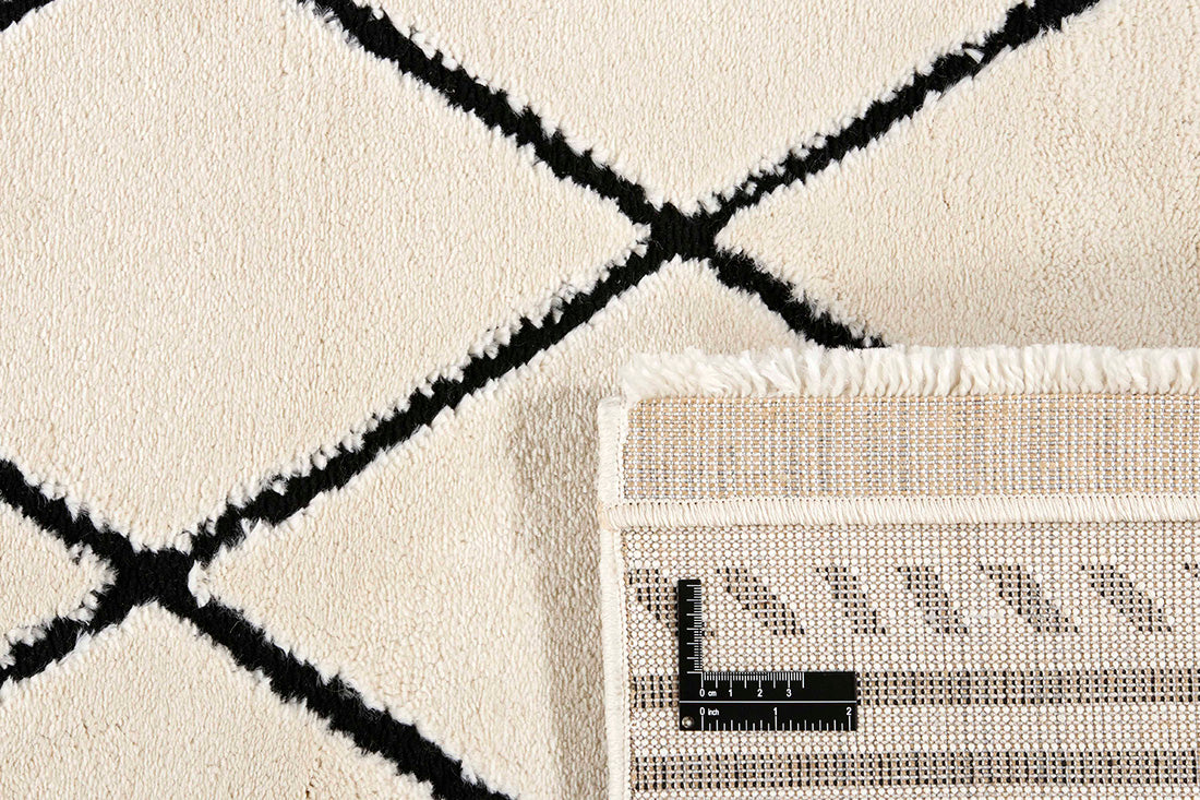 Plain cream Moroccan style rug with minimal geometric pattern