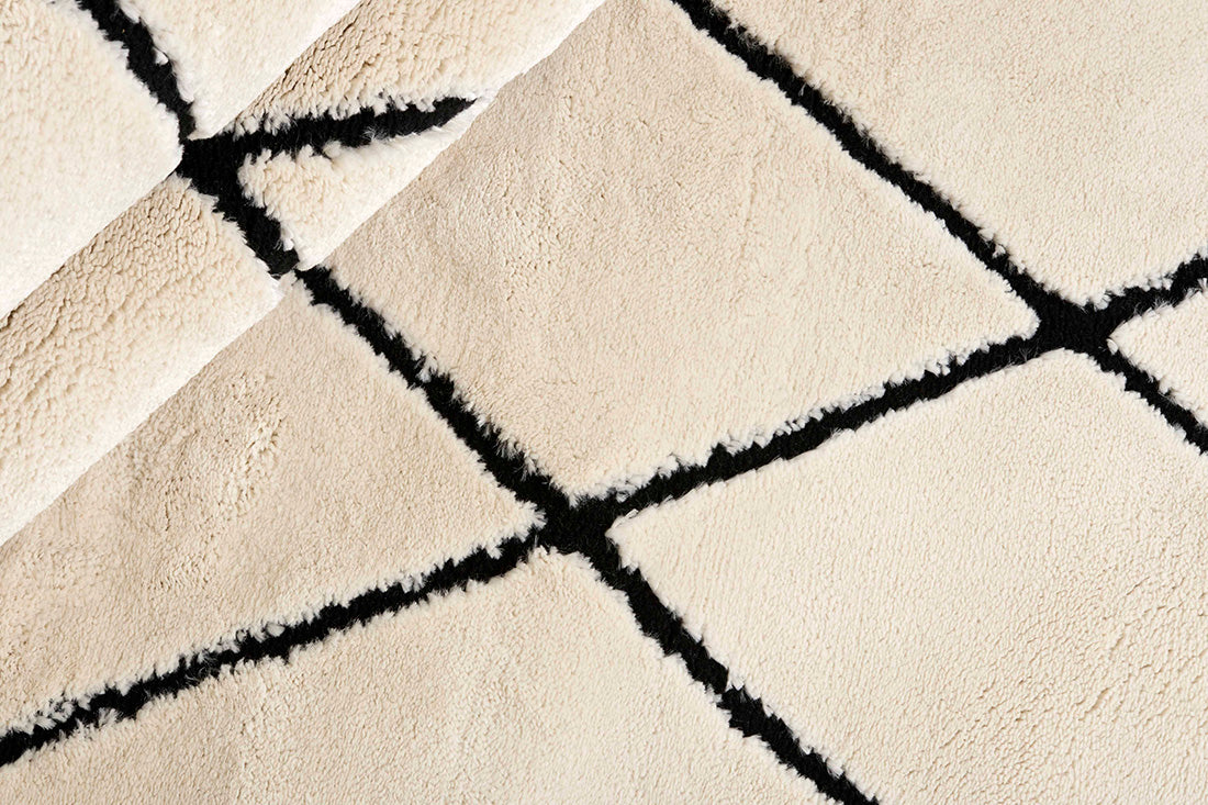 Plain cream Moroccan style rug with minimal geometric pattern