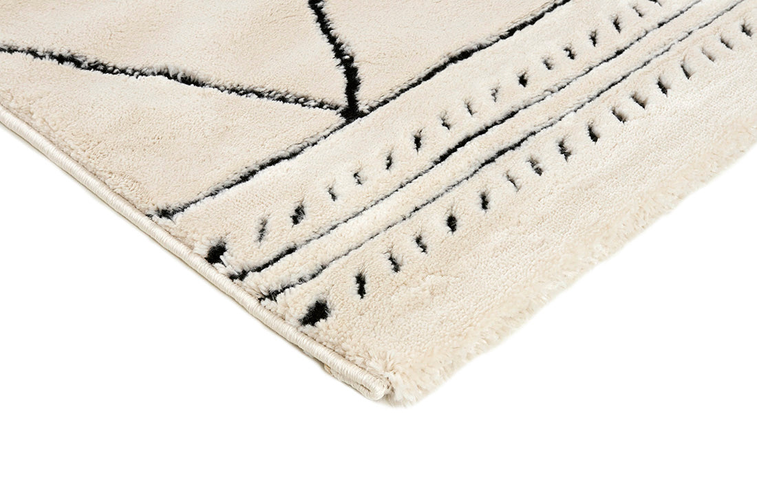 Plain cream Moroccan style rug with minimal geometric pattern