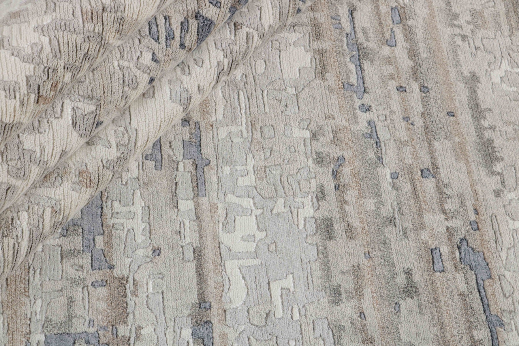 Area rug with abstract design in grey and beige