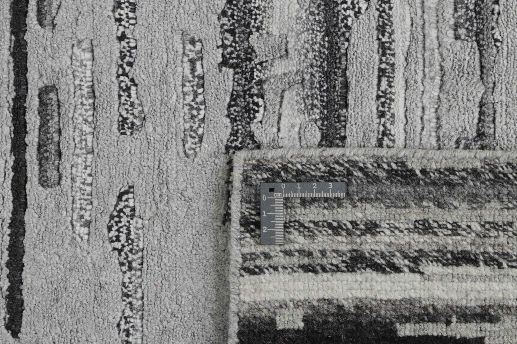 wool and viscose abstract rug in beige and grey
