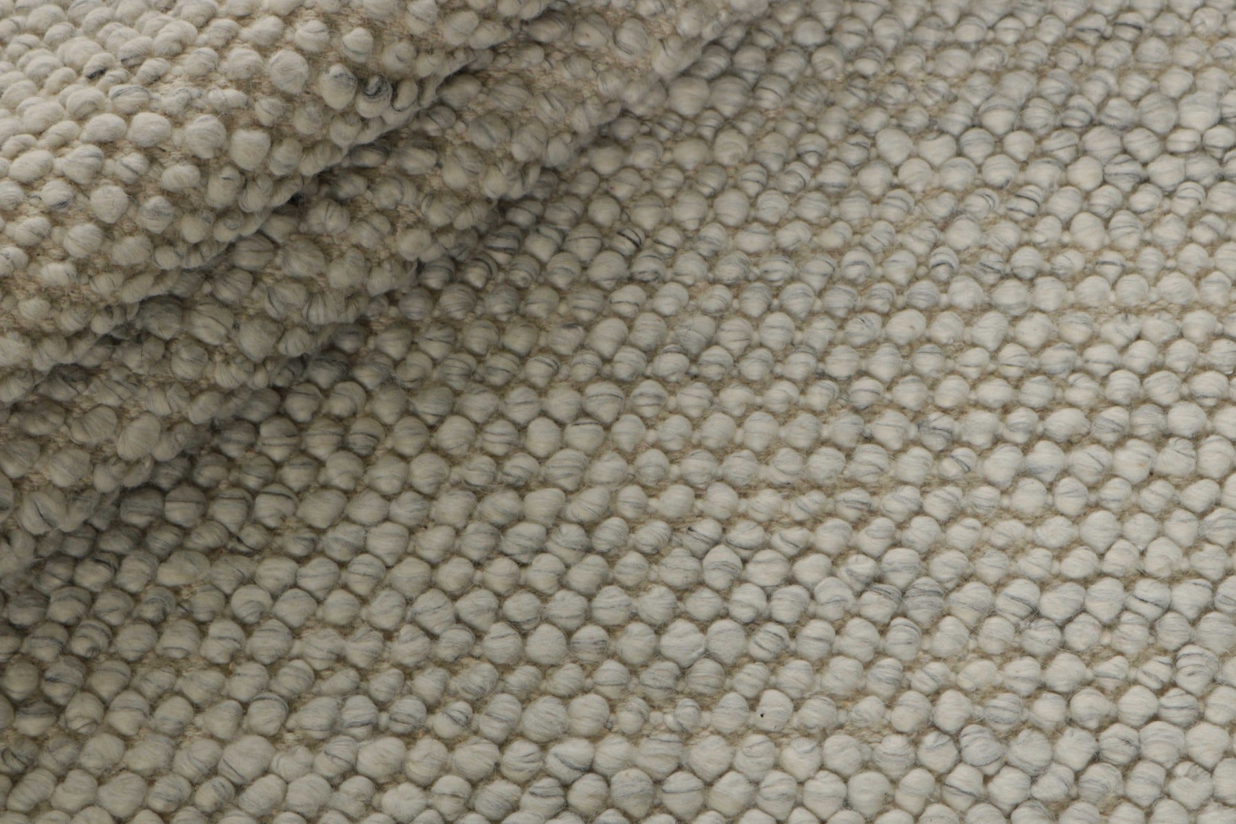 grey textured rug

