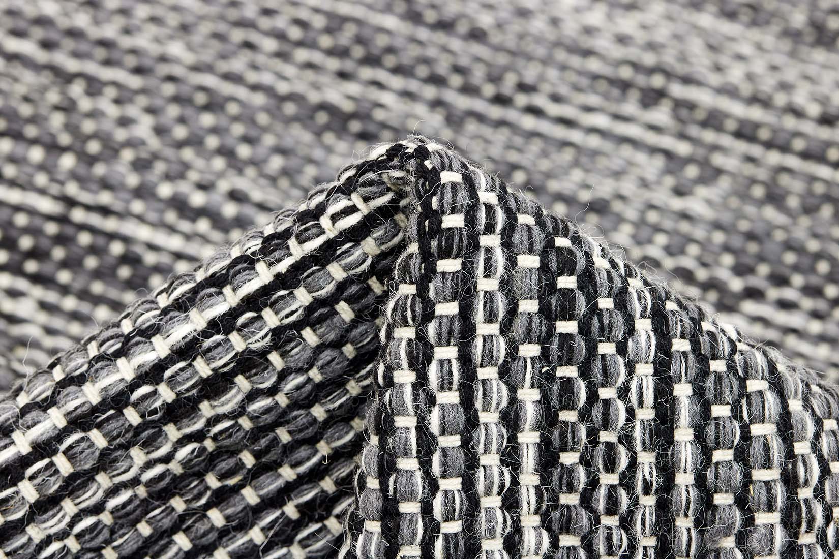 Atlas Charcoal Runner