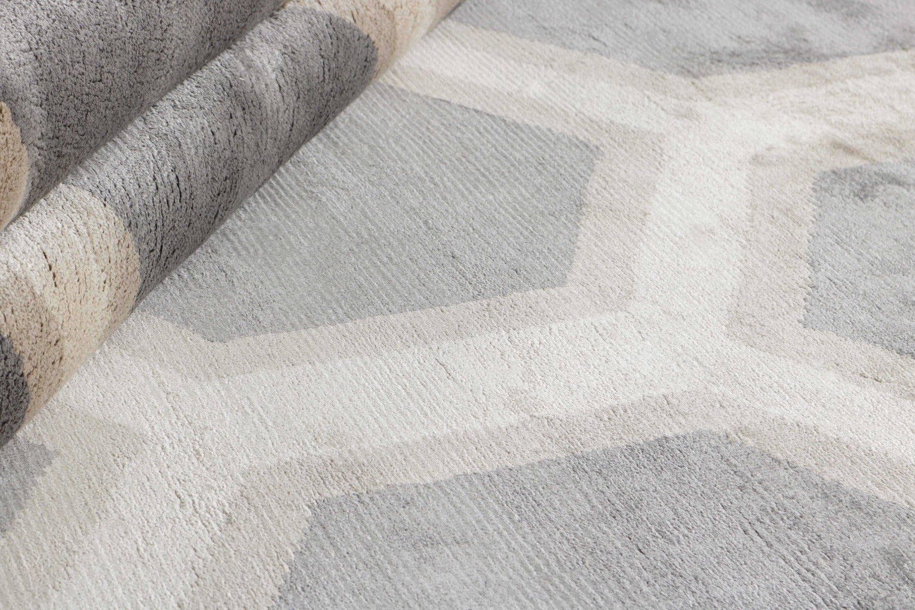 geometric area rug in grey and white