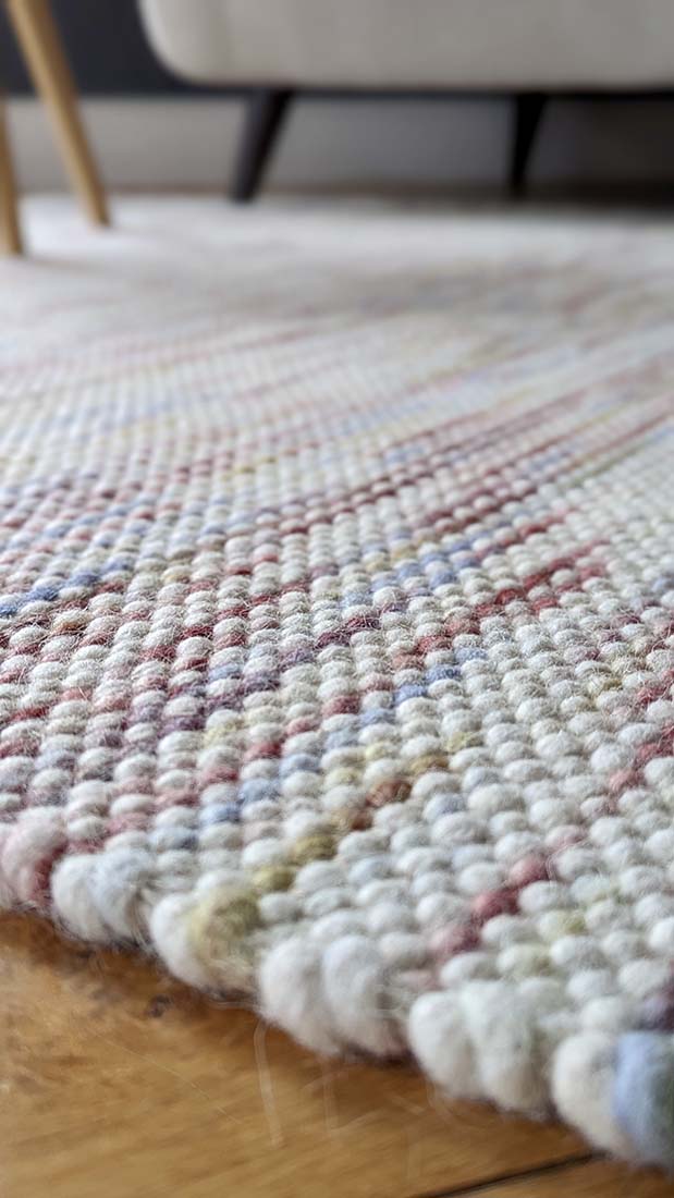 Multicolour textured area rug