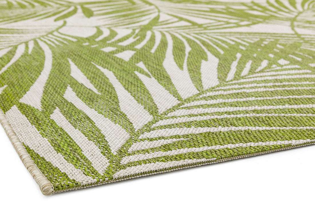 indoor/outdoor green and white geometric rug