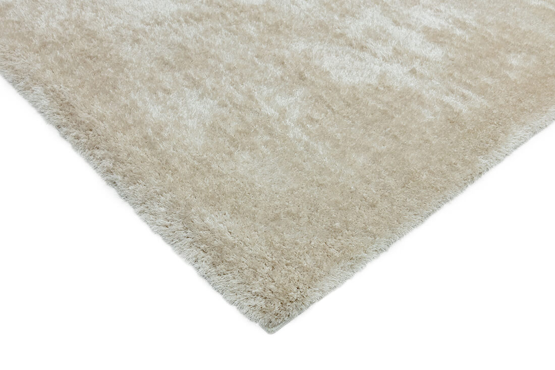 beige shaggy rug