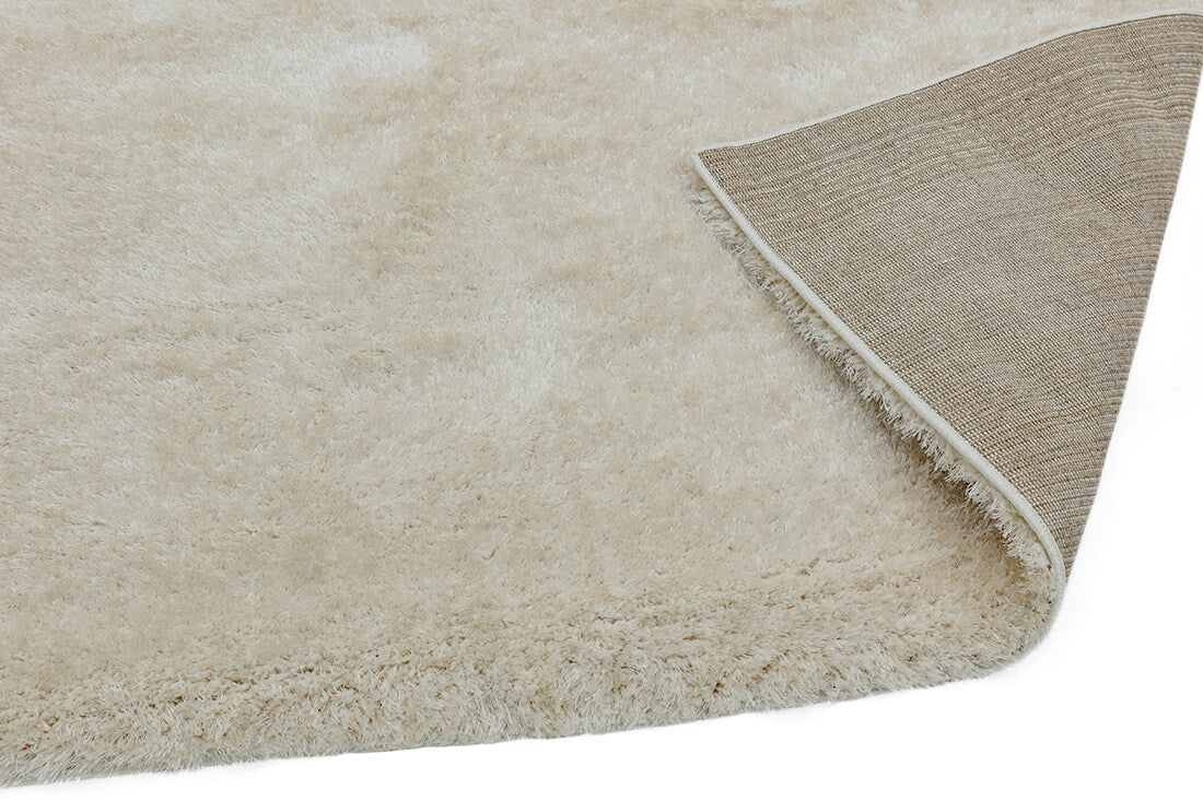 beige shaggy rug