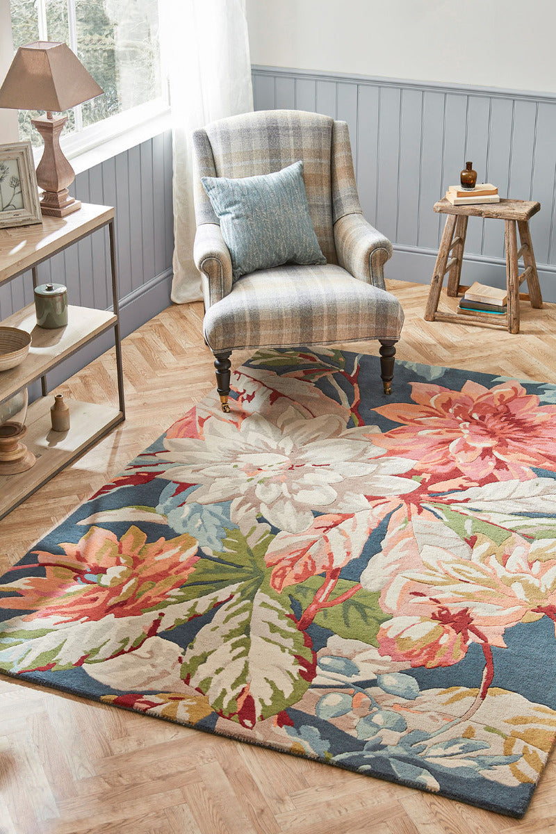 Sanderson wool rug with a blue