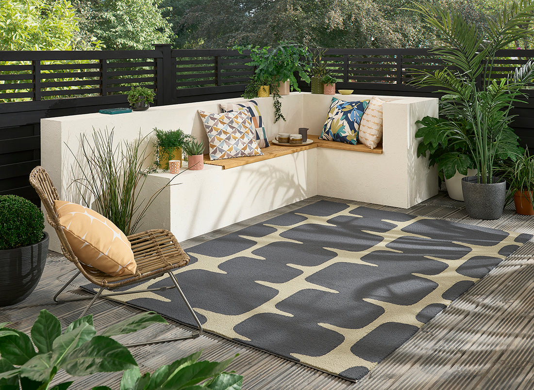 geometric cream and grey indoor/outdoor area rug