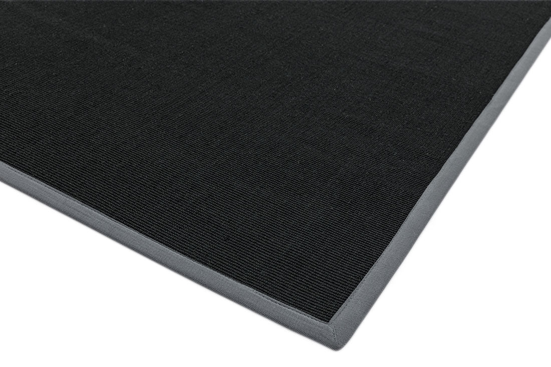 Black sisal rug with grey border