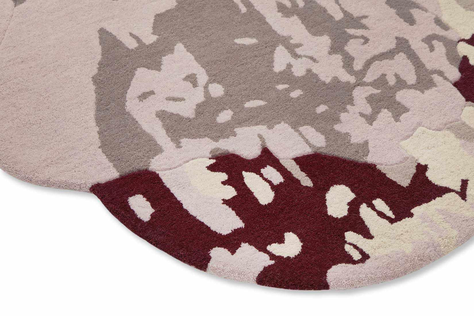 flower shape wool rug in purple