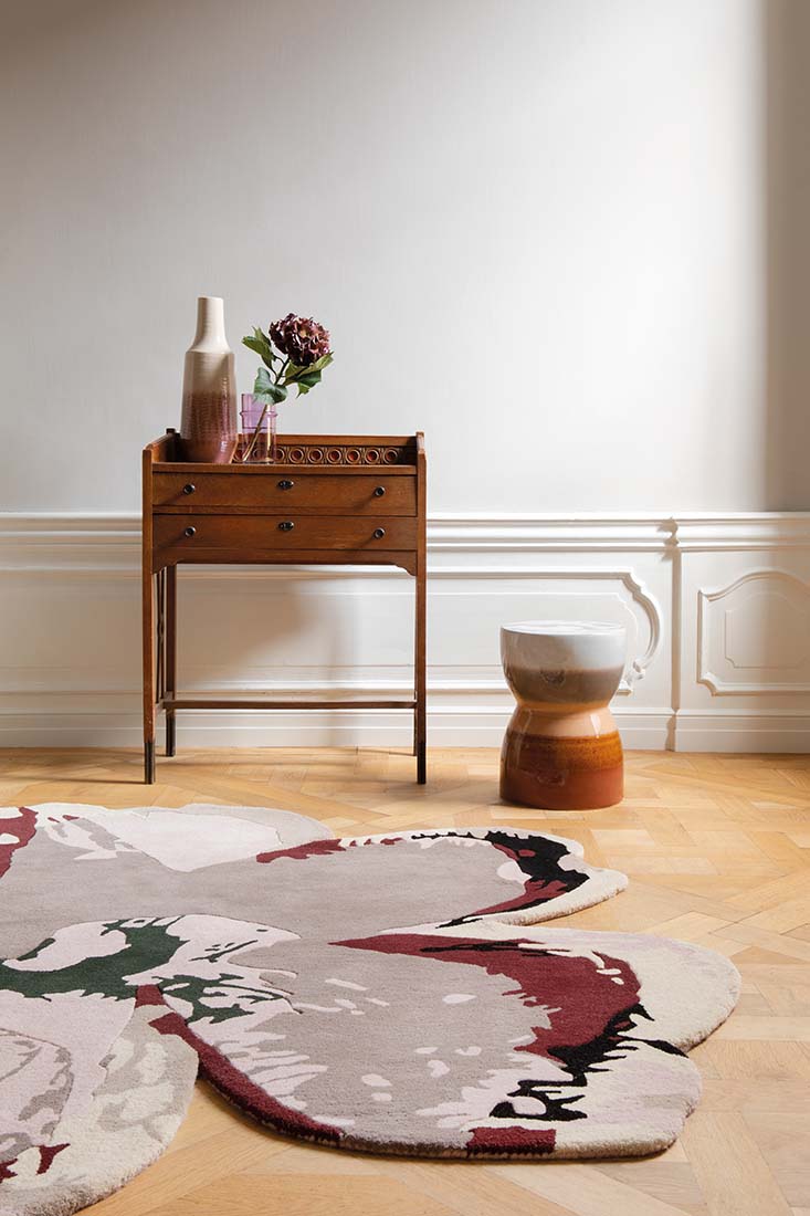 flower shape wool rug in purple