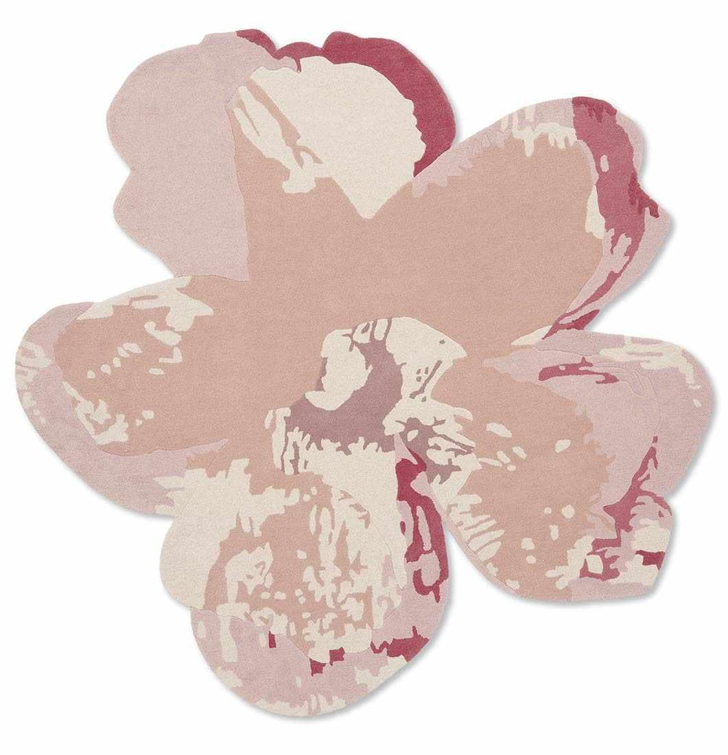 flower shape wool rug in pink