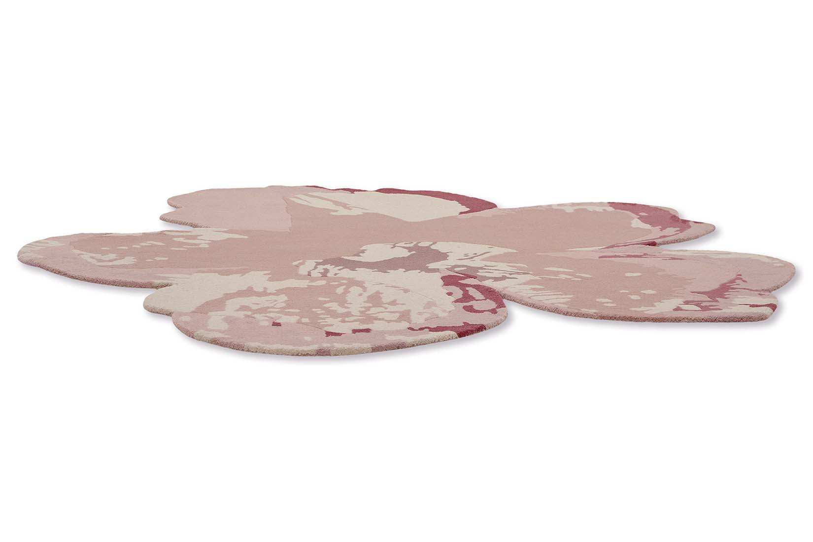 flower shape wool rug in pink