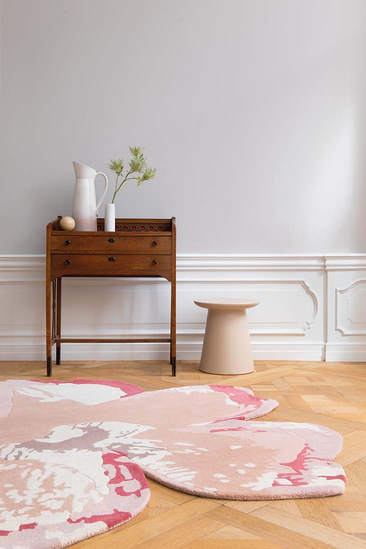 flower shape wool rug in pink