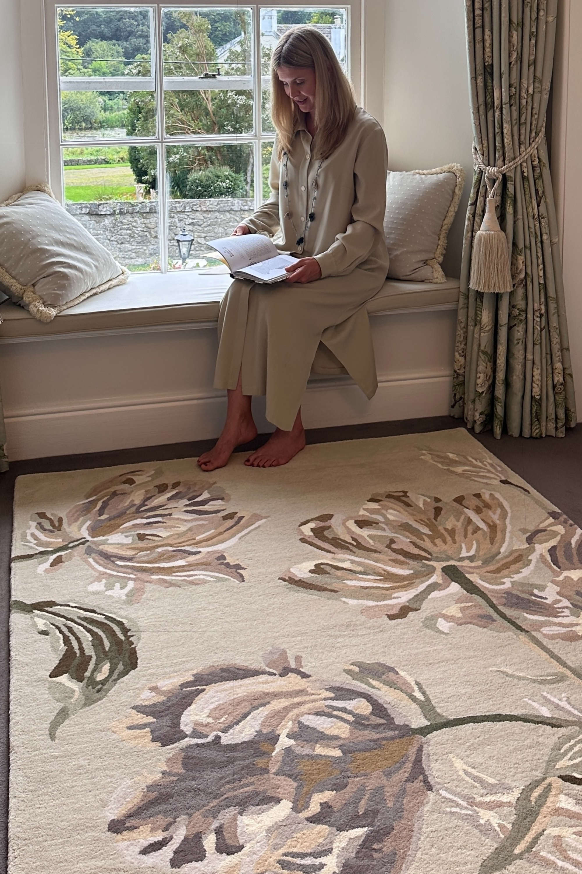 Laura Ashley Gosford Natural/Sage Green 81307