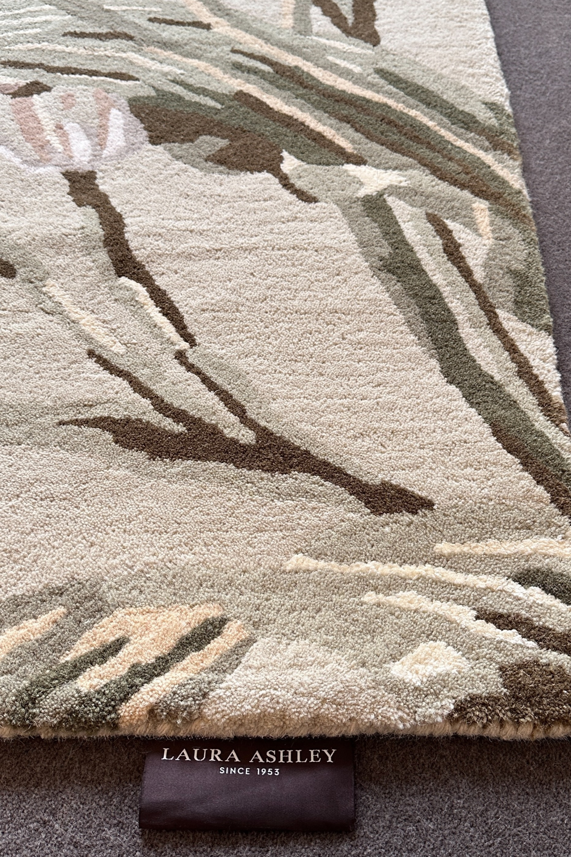 Laura Ashley Gosford Natural/Sage Green 81307