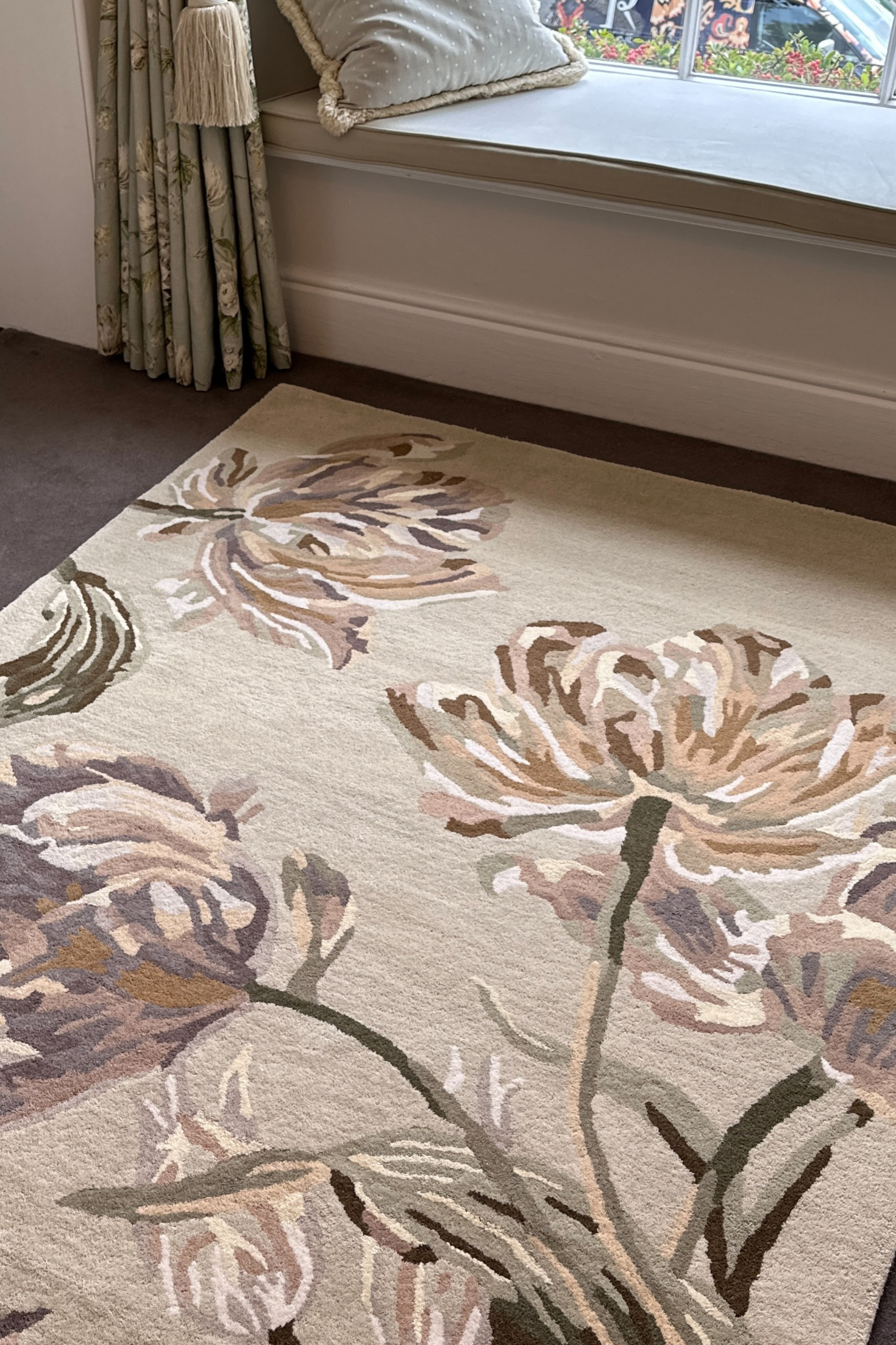 Laura Ashley Gosford Natural/Sage Green 81307