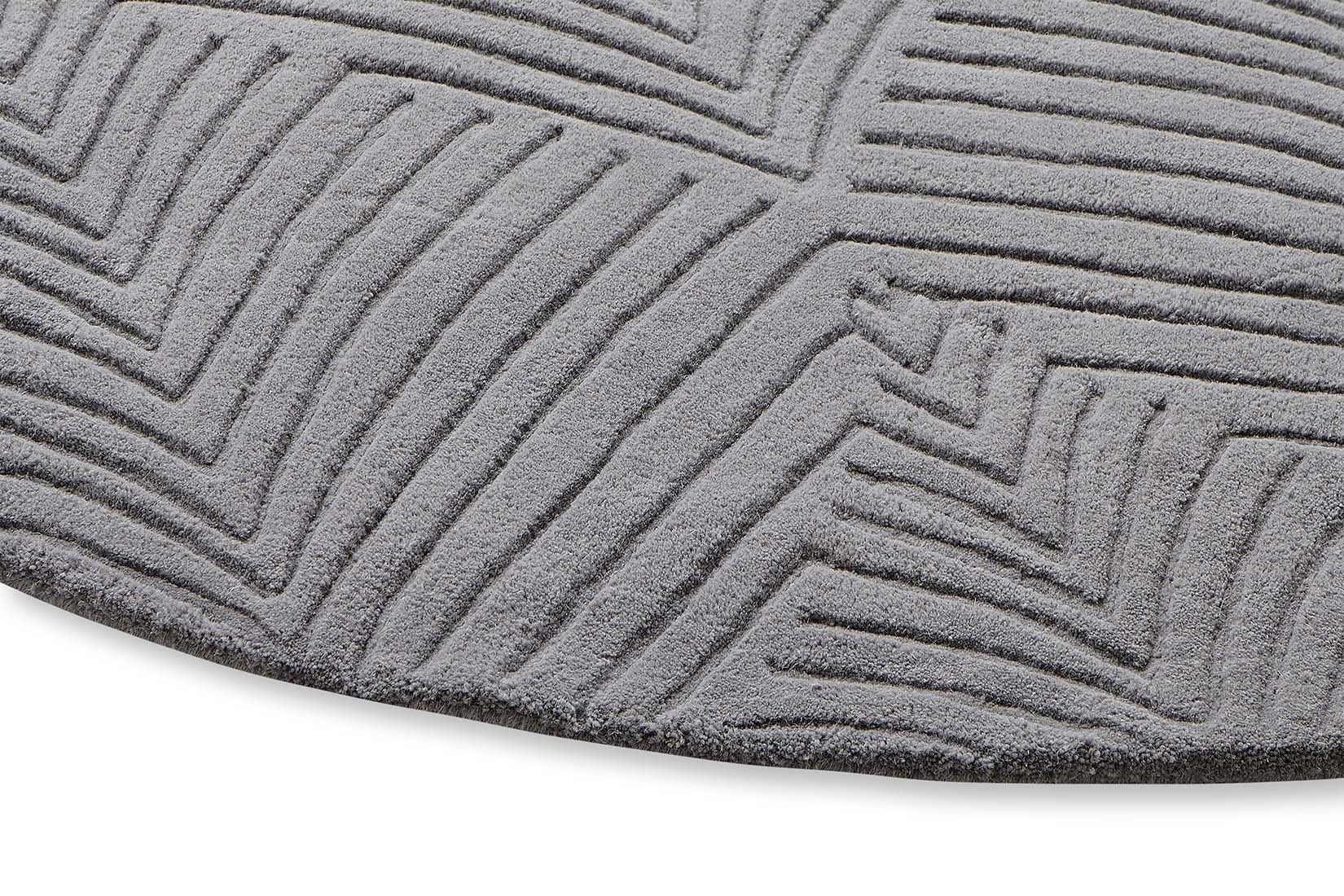 Circular grey rug with engraved leaf pattern